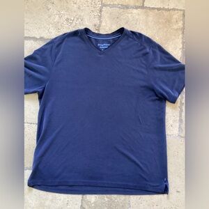 Tommy Bahama IslandZone v-neck t-shirt.SZ XL
Q1